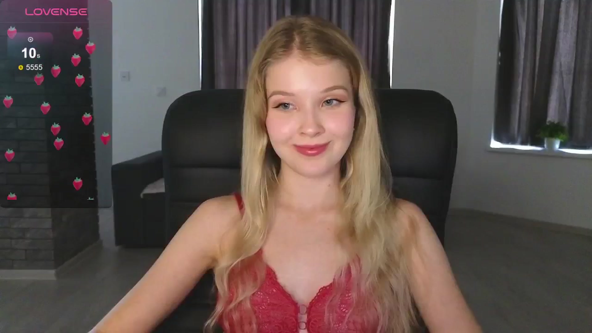 Gallery image thumbnail from Emiliya_Cute's myfreecams stream on, 08/28/2024, 14:00 image 18 of 20