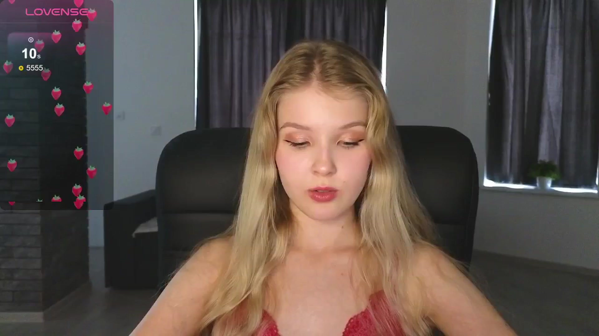 Gallery image thumbnail from Emiliya_Cute's myfreecams stream on, 08/28/2024, 14:00 image 16 of 20