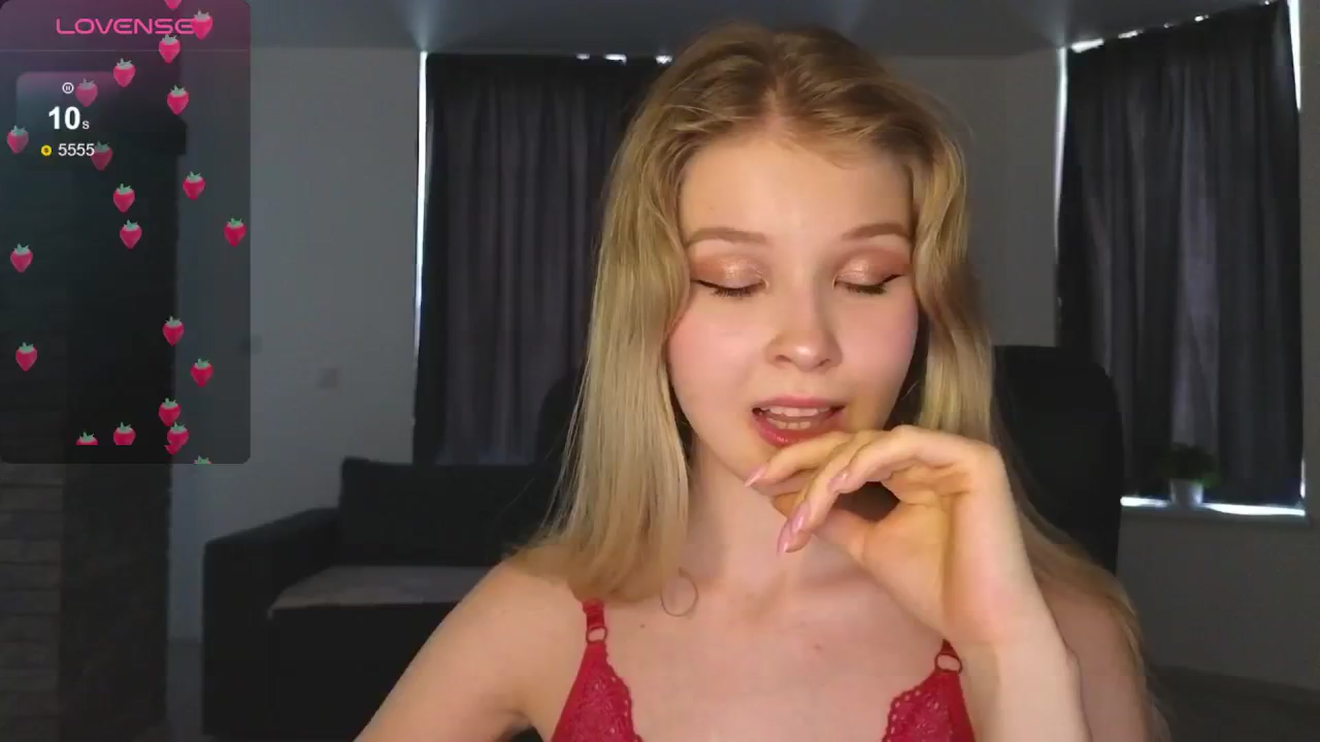 Gallery image thumbnail from Emiliya_Cute's myfreecams stream on, 08/28/2024, 14:00 image 11 of 20