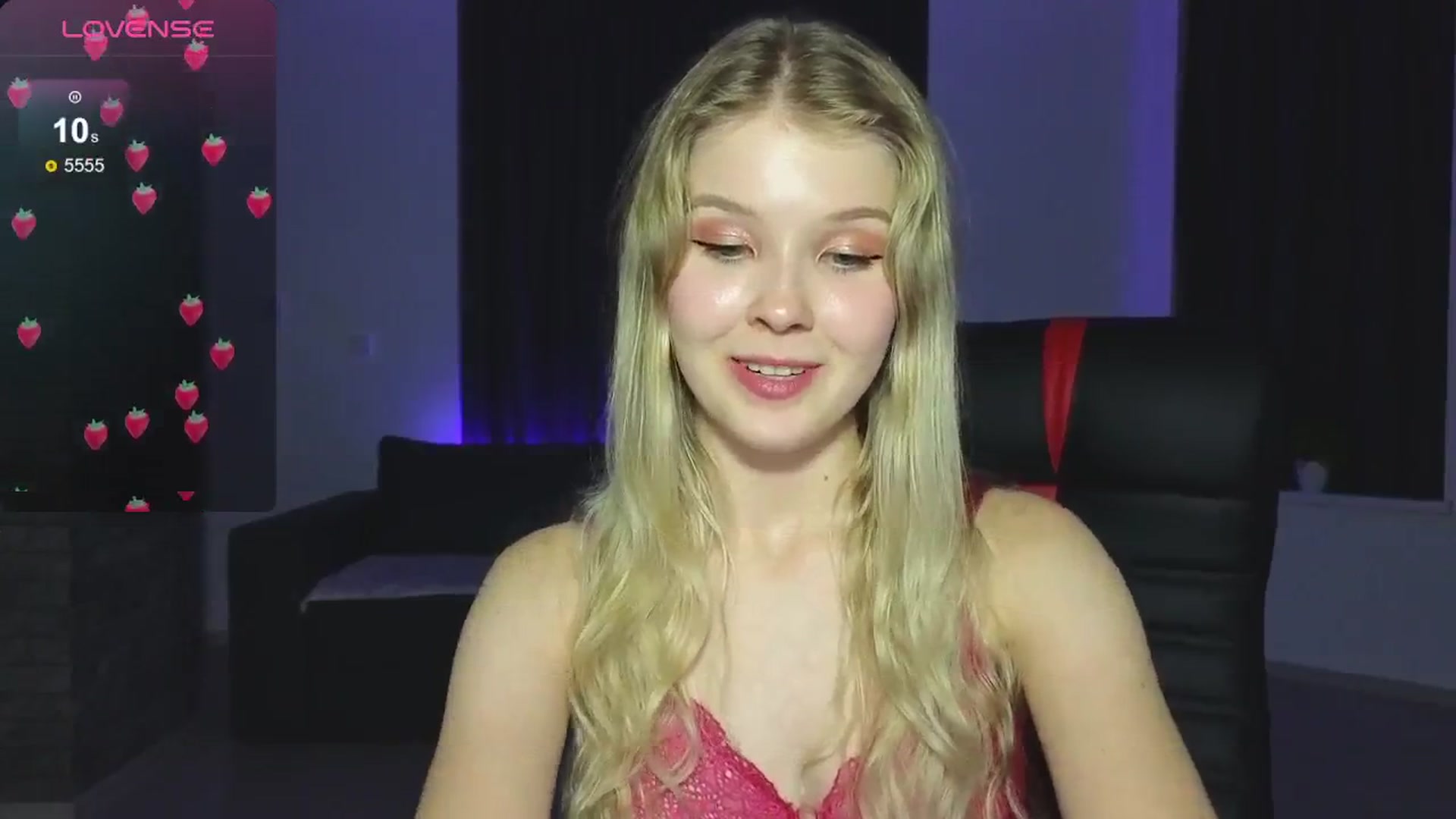 Gallery image thumbnail from Emiliya_Cute's myfreecams stream on, 08/28/2024, 17:29 image 6 of 20