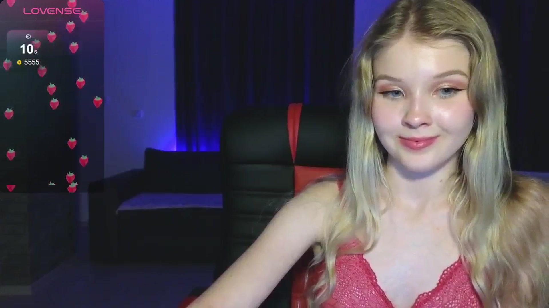 Gallery image thumbnail from Emiliya_Cute's myfreecams stream on, 08/28/2024, 17:29 image 16 of 20