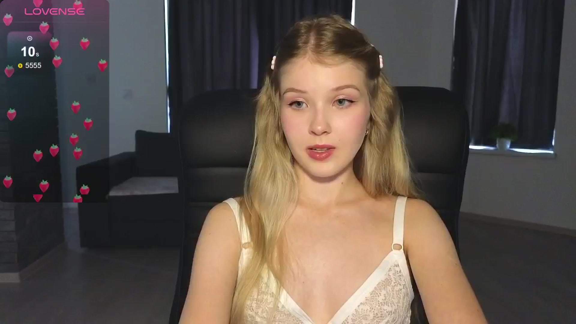 Gallery image thumbnail from Emiliya_Cute's myfreecams stream on, 08/29/2024, 13:39 image 14 of 20
