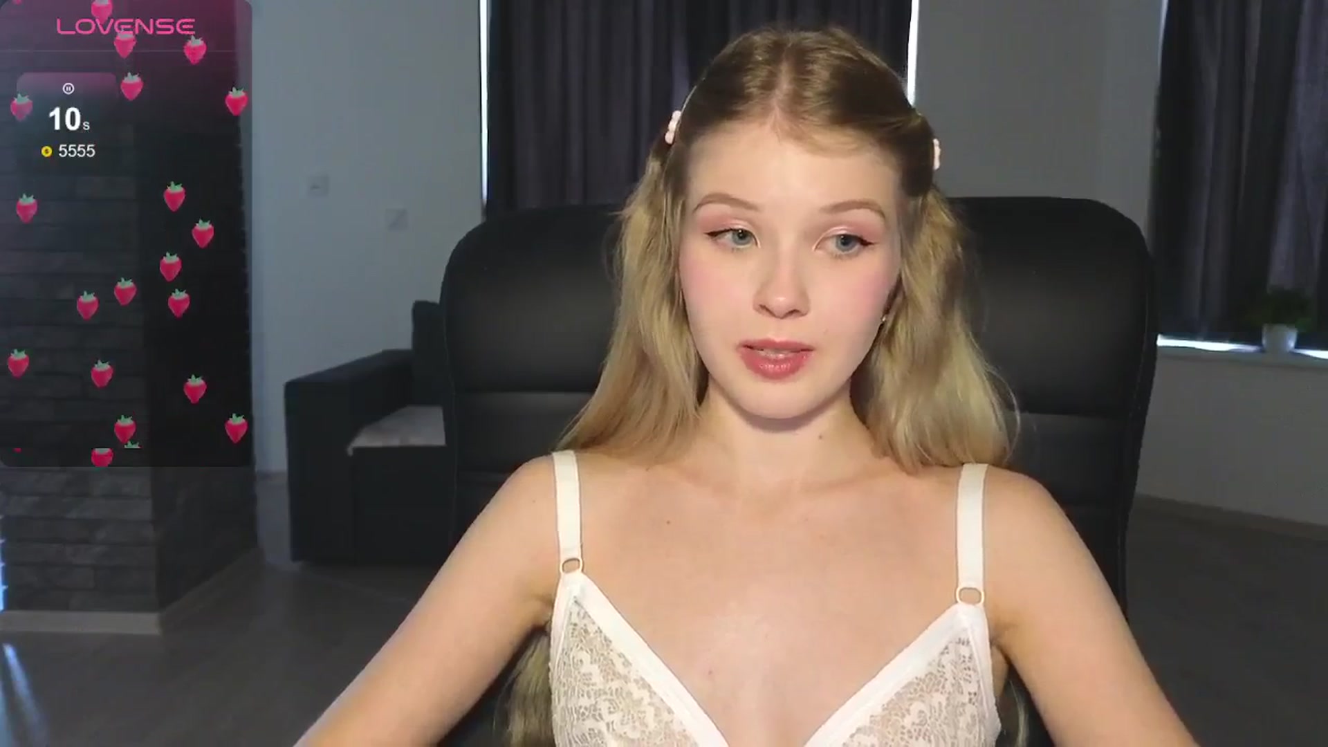 Gallery image thumbnail from Emiliya_Cute's myfreecams stream on, 08/29/2024, 14:01 image 16 of 20