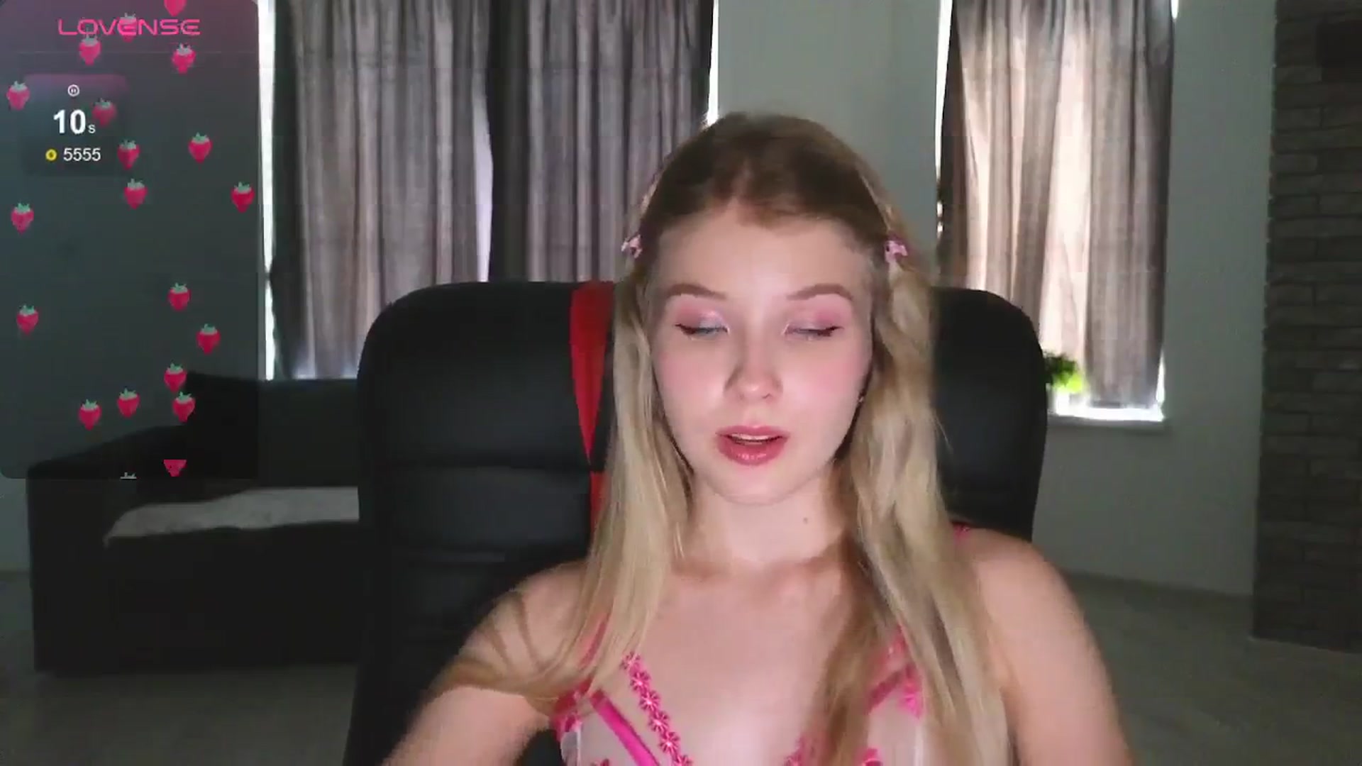 Gallery image thumbnail from Emiliya_Cute's myfreecams stream on, 08/30/2024, 12:05 image 14 of 20