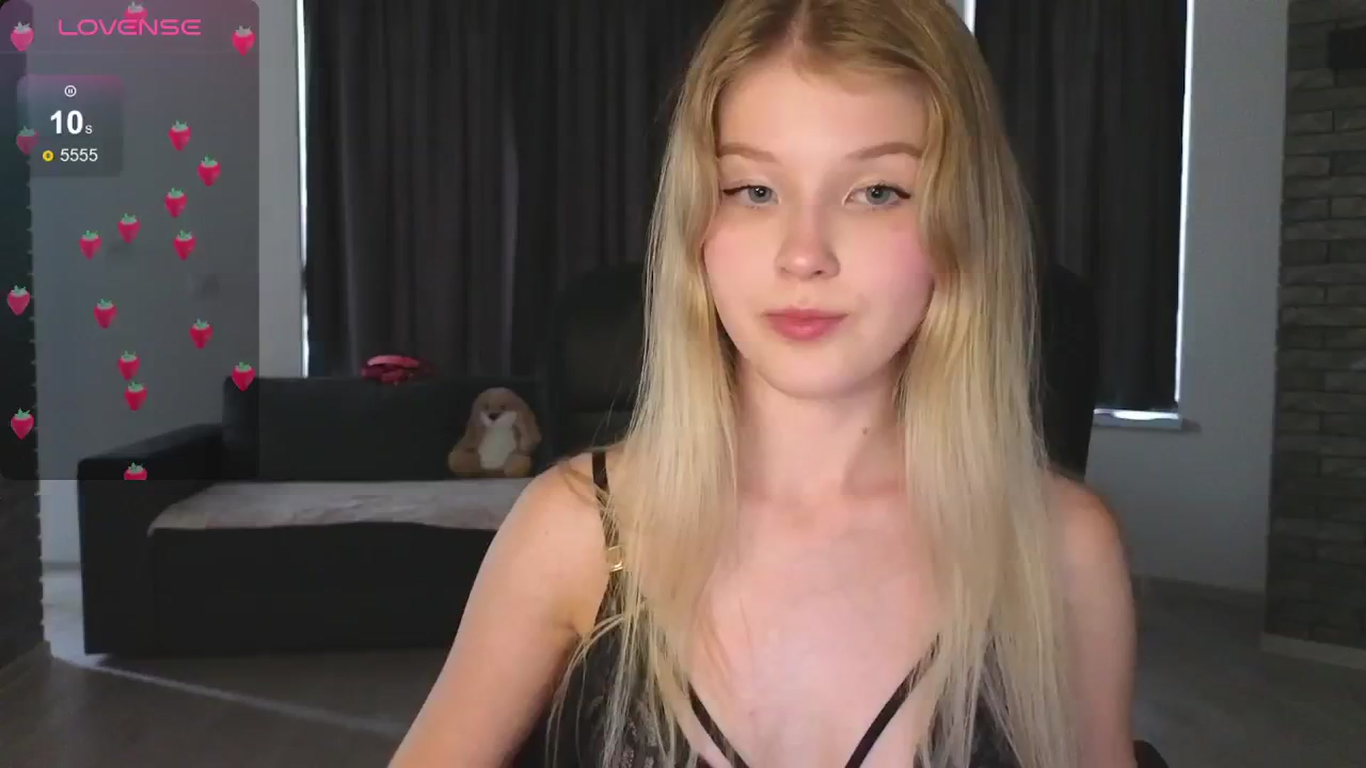 Gallery image thumbnail from Emiliya_Cute's myfreecams stream on, 09/01/2024, 15:22 image 12 of 20
