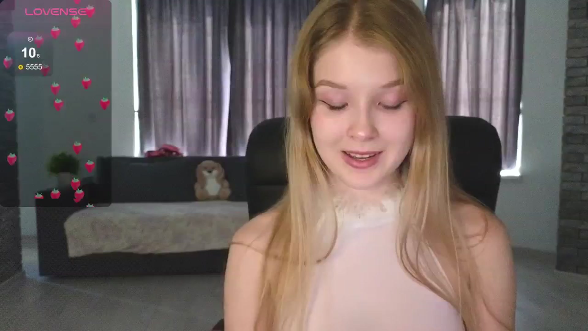 Gallery image thumbnail from Emiliya_Cute's myfreecams stream on, 09/09/2024, 10:09 image 9 of 20