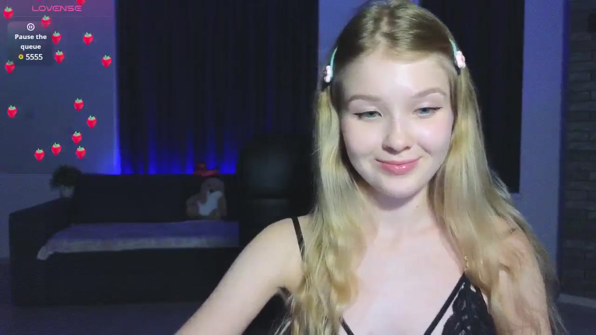 Gallery image thumbnail from Emiliya_Cute's myfreecams stream on, 09/15/2024, 18:10 image 15 of 20