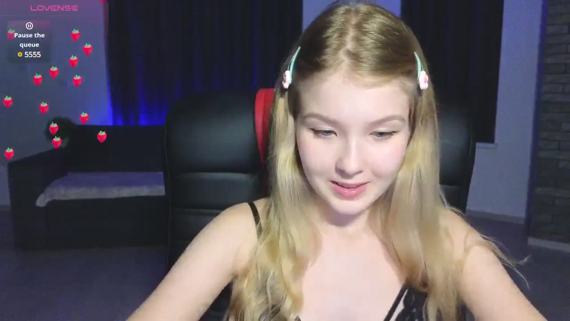 Gallery image thumbnail from Emiliya_Cute's myfreecams stream on, 09/15/2024, 18:10 image 11 of 20