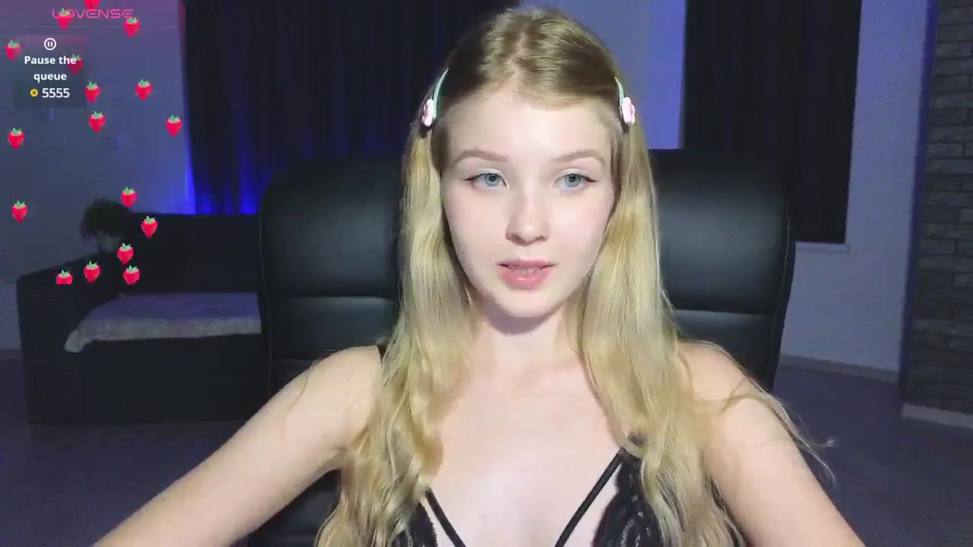 Gallery image thumbnail from Emiliya_Cute's myfreecams stream on, 09/15/2024, 18:10 image 7 of 20