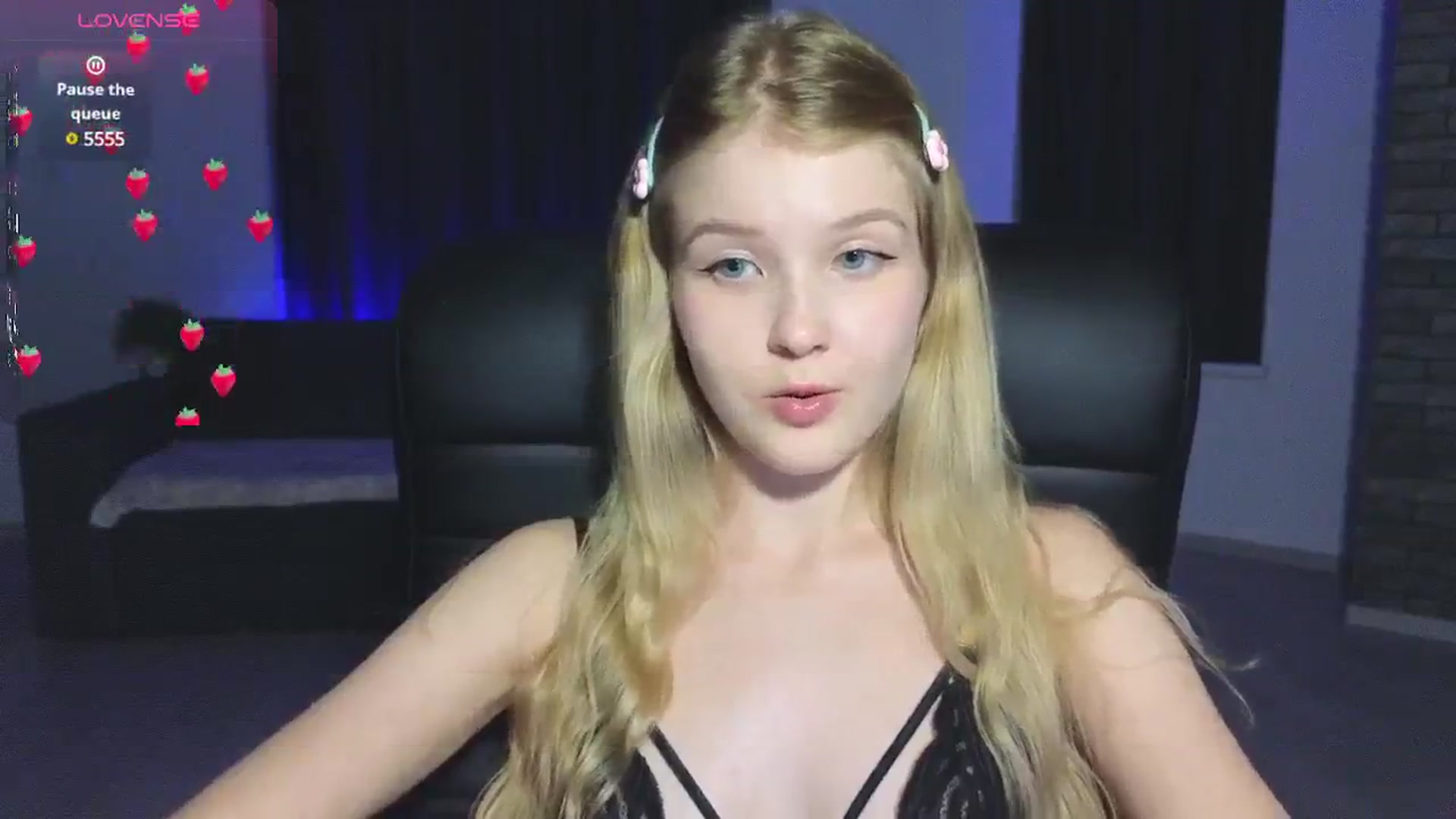 Gallery image thumbnail from Emiliya_Cute's myfreecams stream on, 09/15/2024, 18:10 image 8 of 20