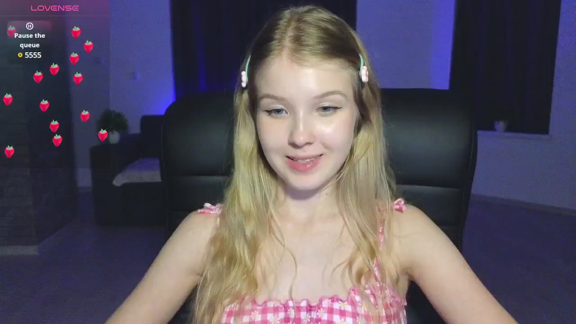 Gallery image thumbnail from Emiliya_Cute's myfreecams stream on, 09/16/2024, 17:54 image 6 of 20