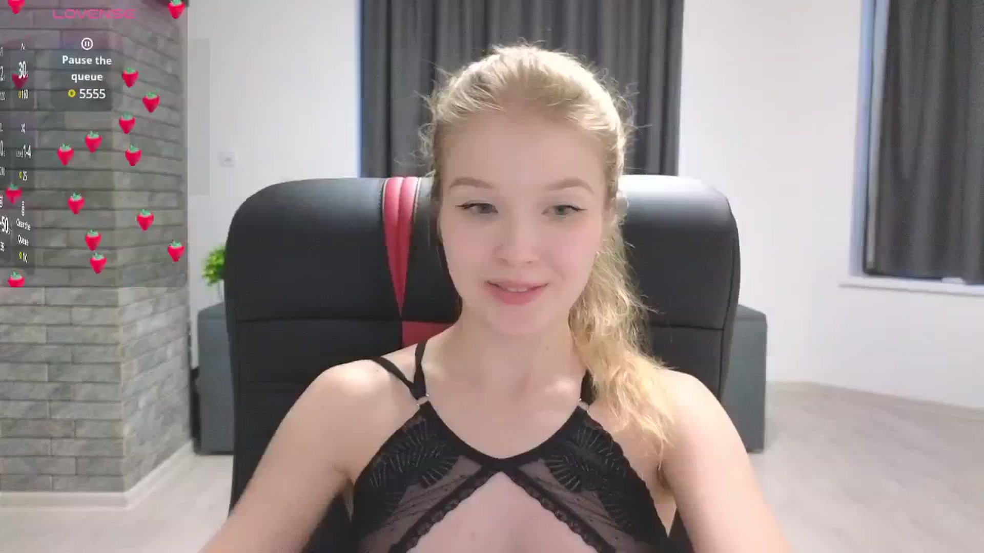 Gallery image thumbnail from Emiliya_Cute's myfreecams stream on, 09/26/2024, 15:44 image 13 of 20