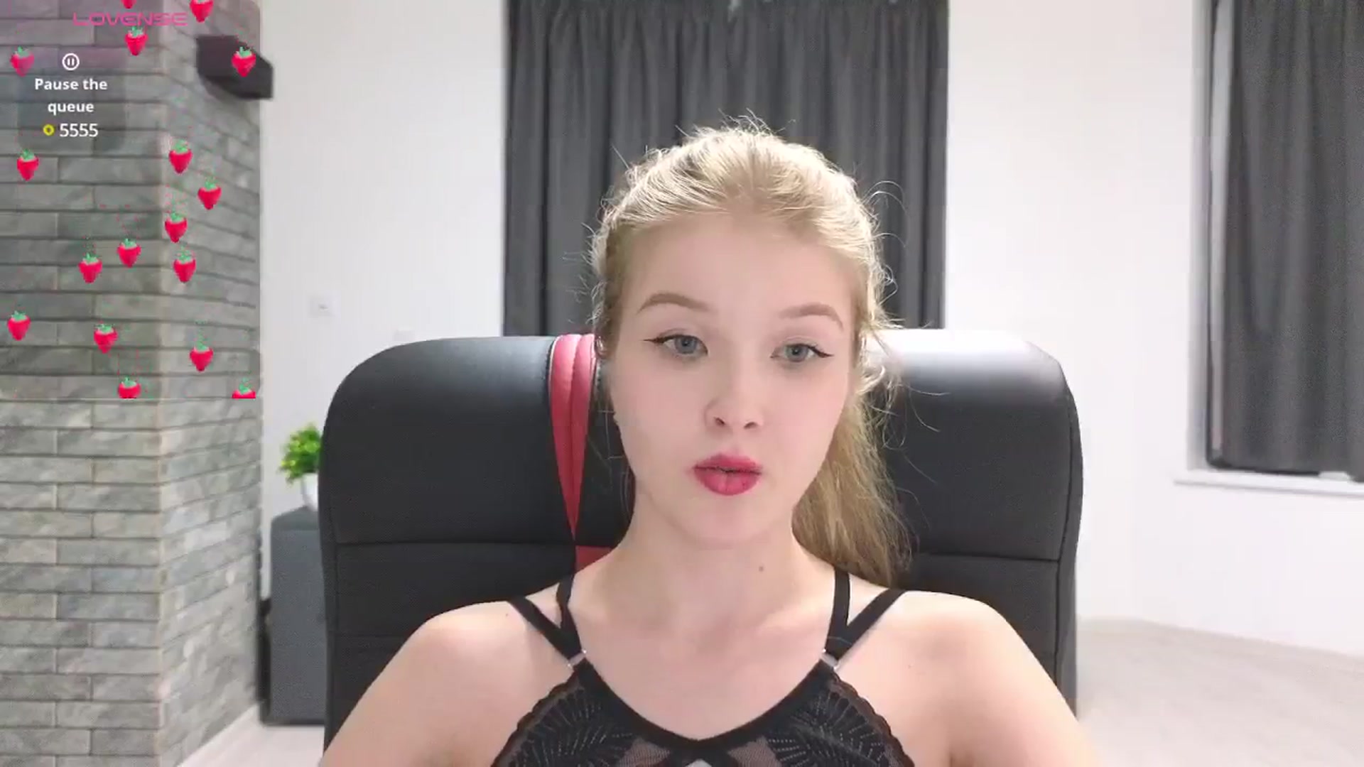 Gallery image thumbnail from Emiliya_Cute's myfreecams stream on, 09/26/2024, 16:03 image 16 of 20