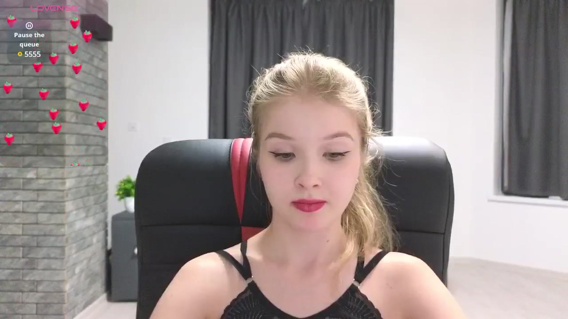 Gallery image thumbnail from Emiliya_Cute's myfreecams stream on, 09/26/2024, 16:03 image 20 of 20