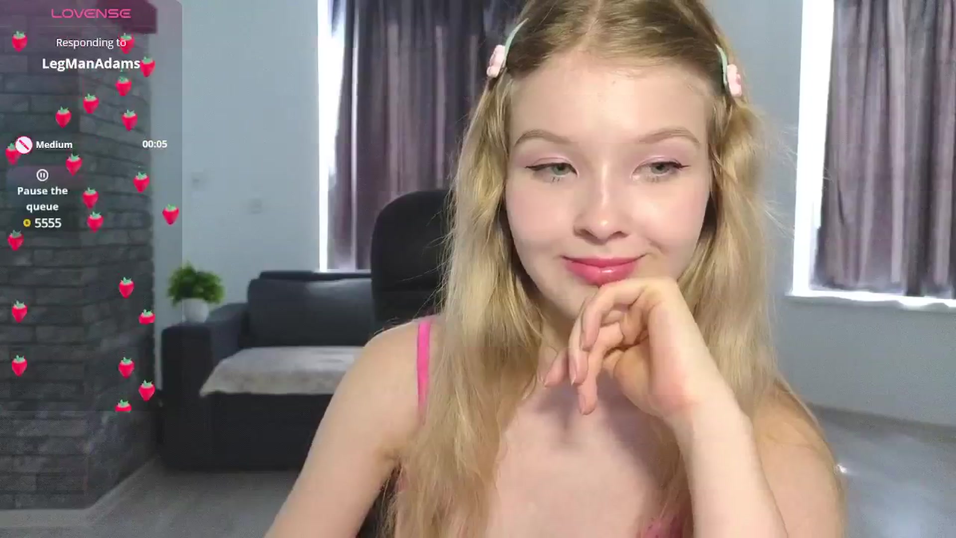 Gallery image thumbnail from Emiliya_Cute's myfreecams stream on, 09/28/2024, 10:48 image 11 of 20