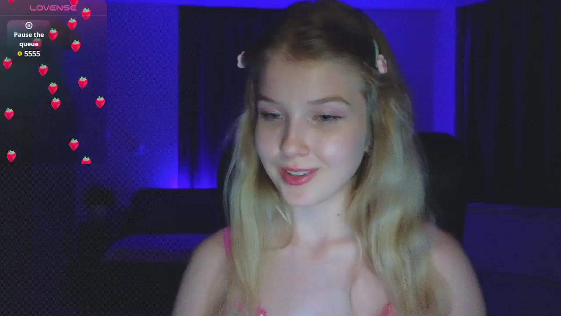 Gallery image thumbnail from Emiliya_Cute's myfreecams stream on, 09/28/2024, 18:05 image 12 of 20