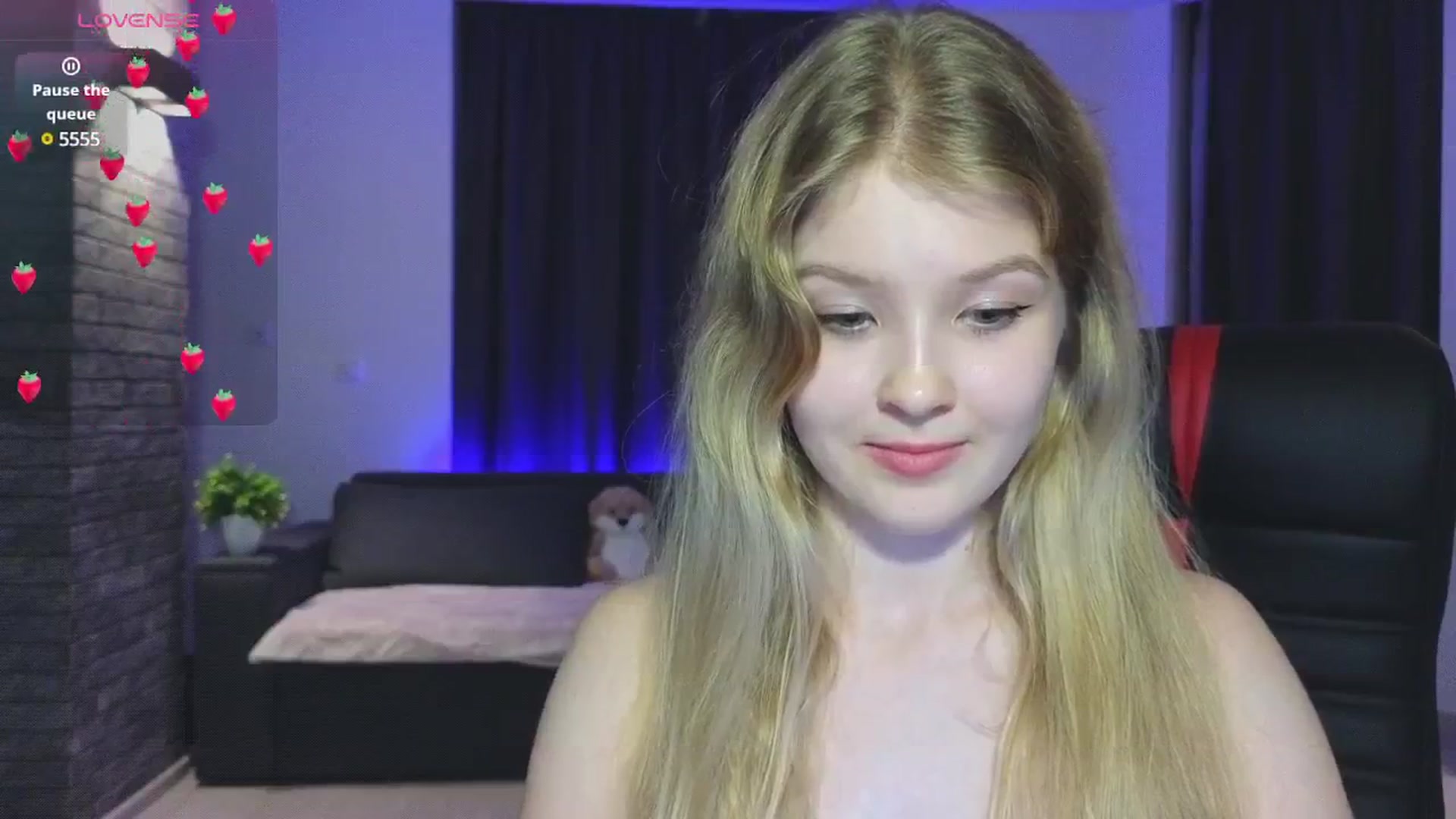 Gallery image thumbnail from Emiliya_Cute's myfreecams stream on, 09/29/2024, 19:28 image 17 of 20