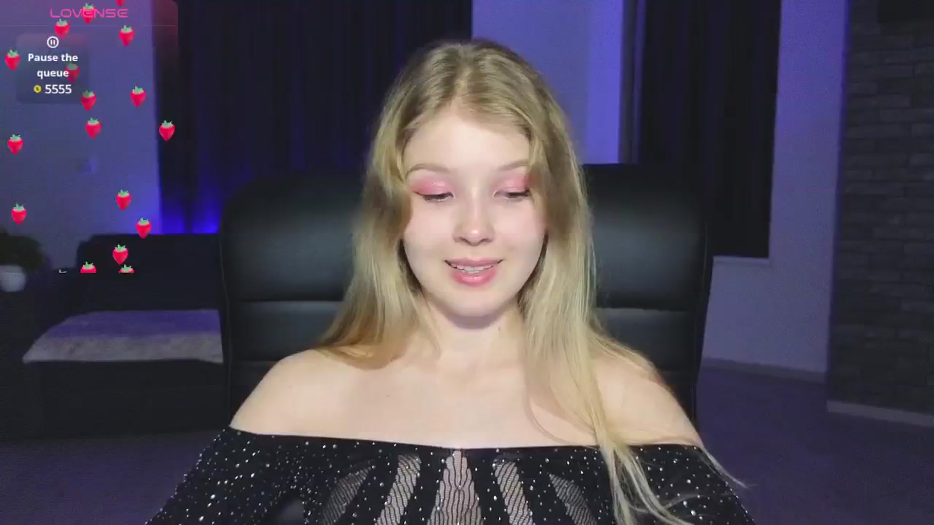 Gallery image thumbnail from Emiliya_Cute's myfreecams stream on, 09/30/2024, 18:02 image 13 of 20