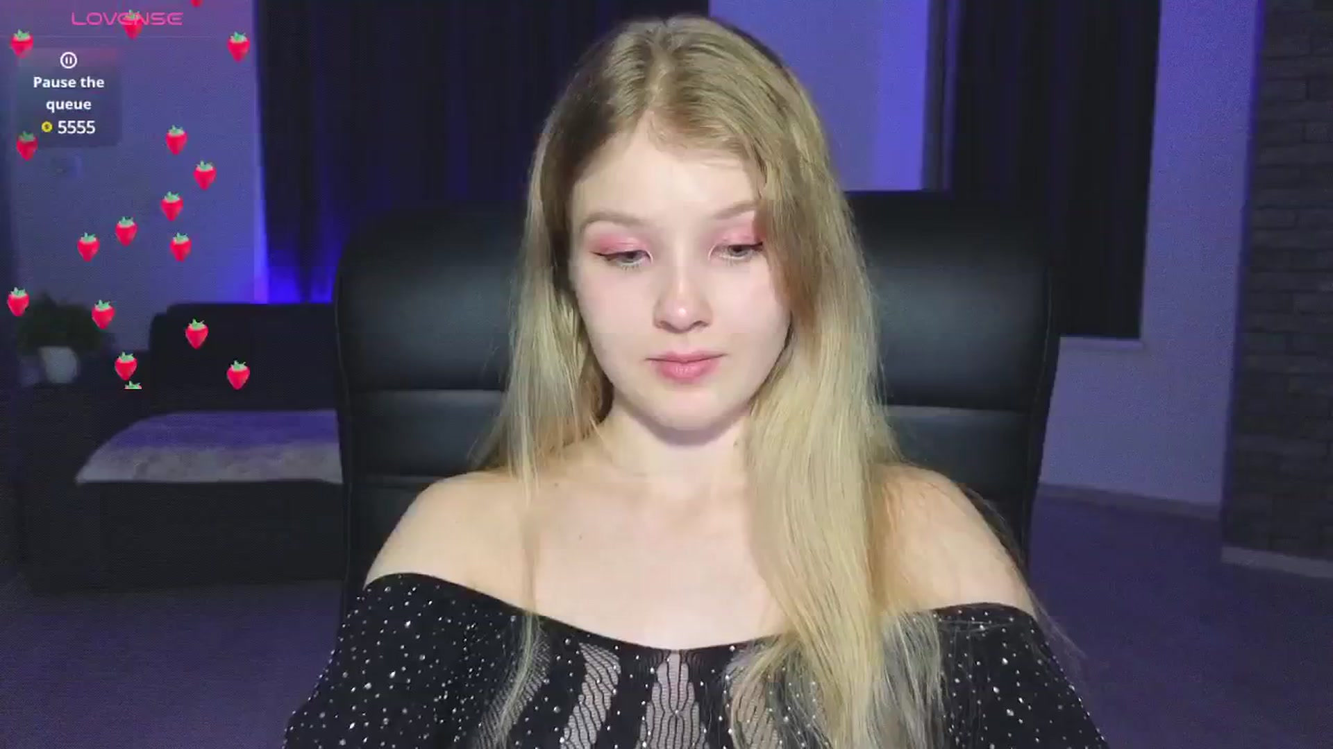 Gallery image thumbnail from Emiliya_Cute's myfreecams stream on, 09/30/2024, 18:35 image 8 of 20