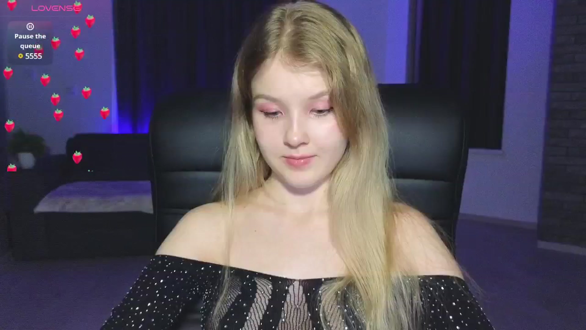 Gallery image thumbnail from Emiliya_Cute's myfreecams stream on, 09/30/2024, 18:35 image 6 of 20