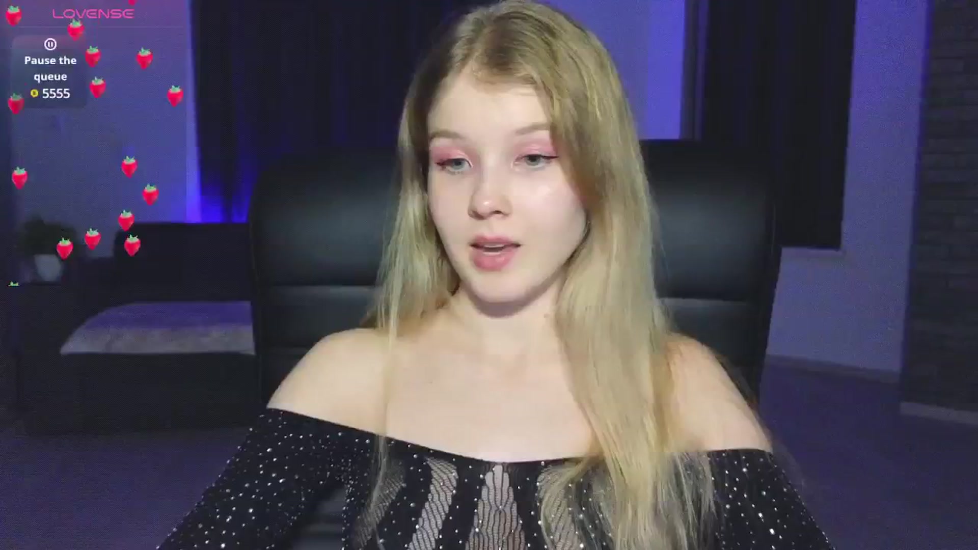 Gallery image thumbnail from Emiliya_Cute's myfreecams stream on, 09/30/2024, 18:35 image 4 of 20
