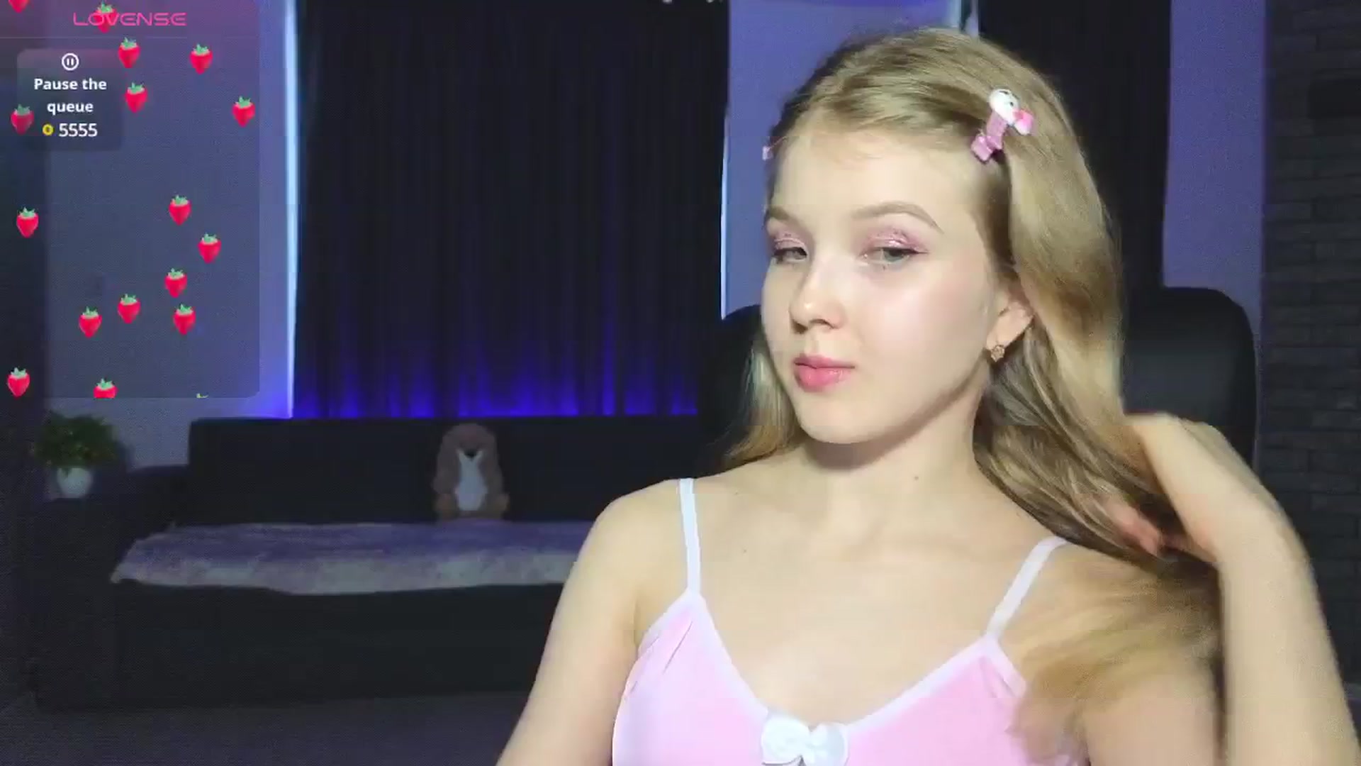 Gallery image thumbnail from Emiliya_Cute's myfreecams stream on, 10/03/2024, 15:57 image 3 of 20