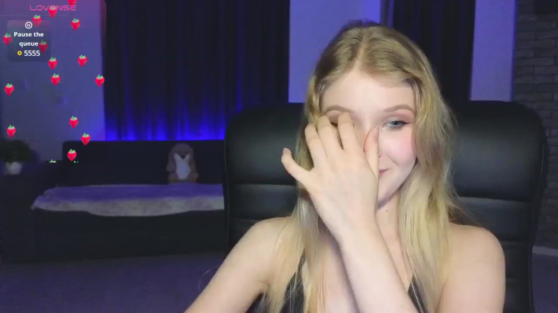 Gallery image thumbnail from Emiliya_Cute's myfreecams stream on, 10/04/2024, 16:09 image 20 of 20