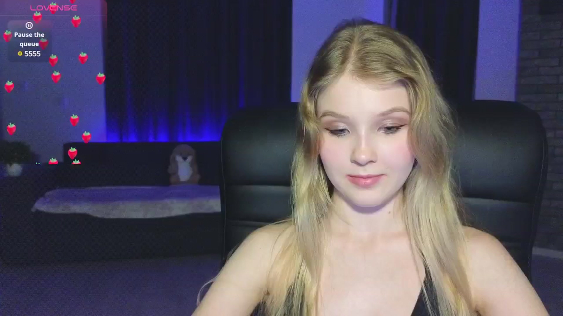 Gallery image thumbnail from Emiliya_Cute's myfreecams stream on, 10/04/2024, 16:09 image 17 of 20