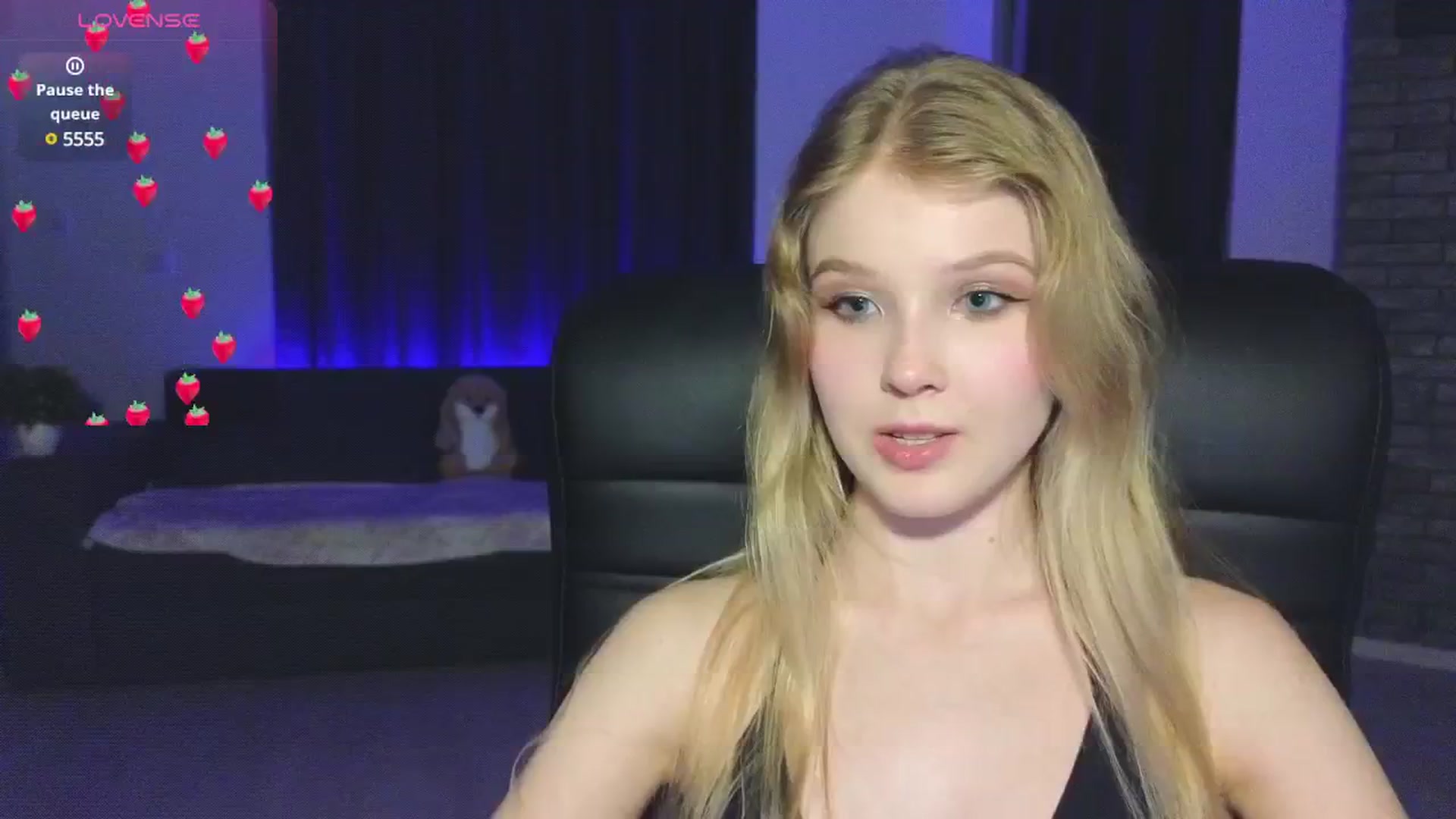 Gallery image thumbnail from Emiliya_Cute's myfreecams stream on, 10/04/2024, 16:09 image 16 of 20