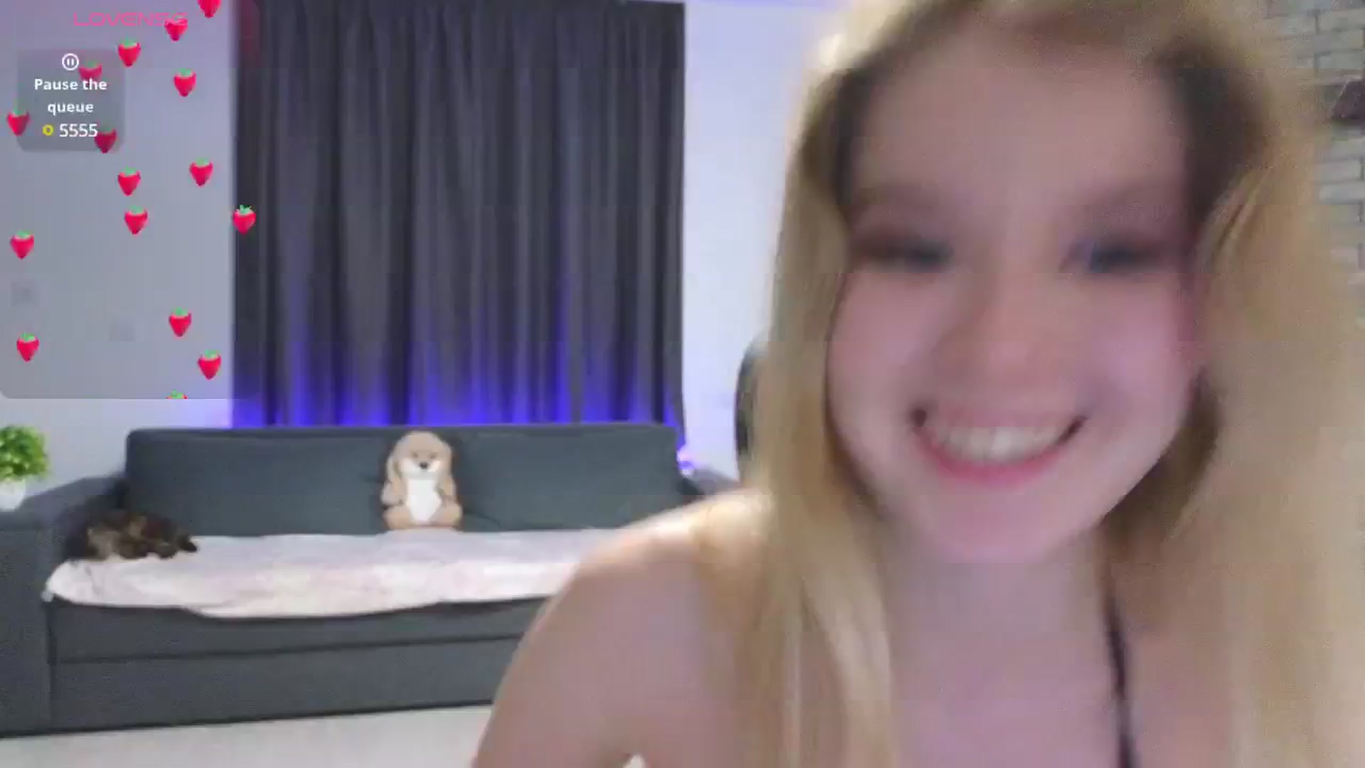 Gallery image thumbnail from Emiliya_Cute's myfreecams stream on, 10/04/2024, 18:58 image 10 of 20