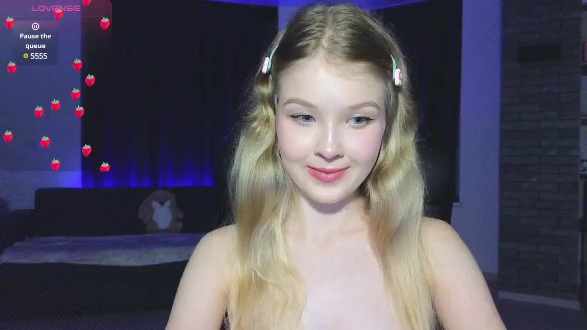 Gallery image thumbnail from Emiliya_Cute's myfreecams stream on, 10/05/2024, 16:00 image 4 of 20