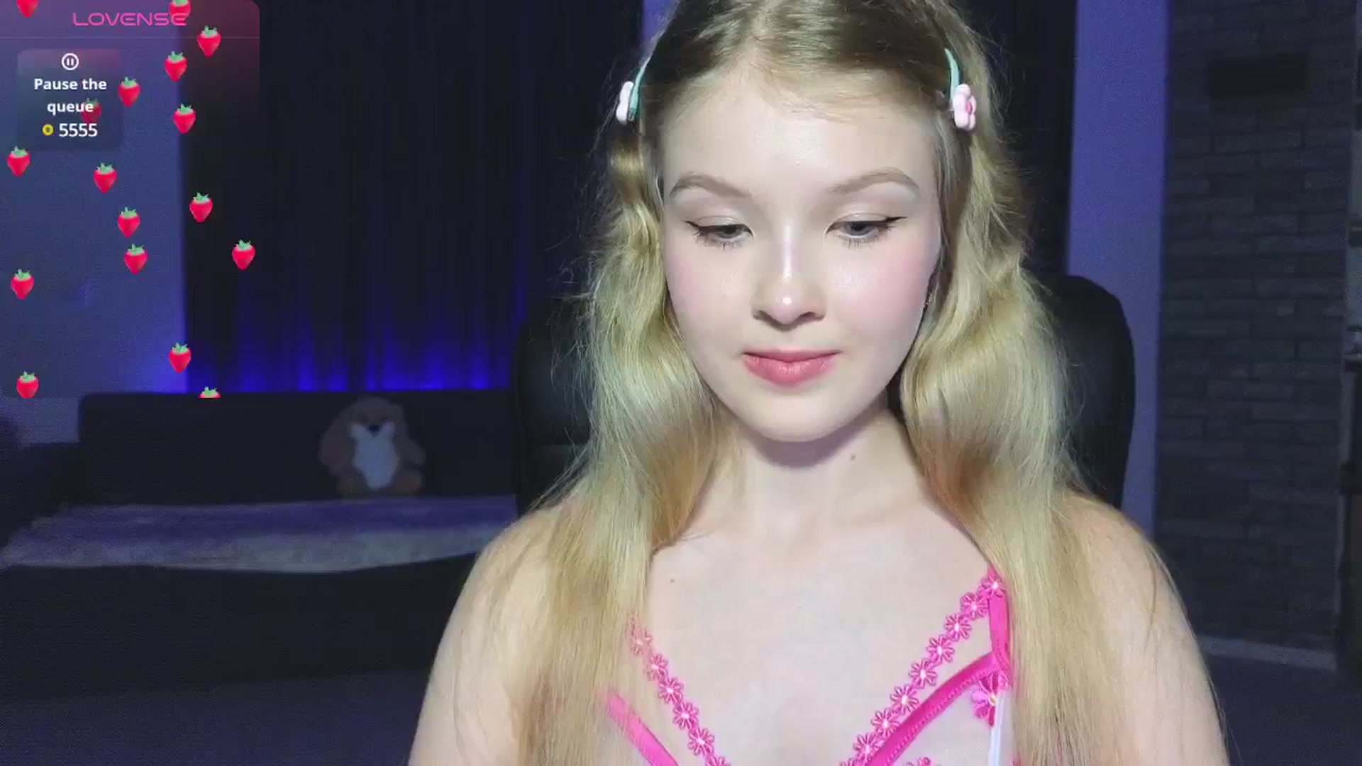 Gallery image thumbnail from Emiliya_Cute's myfreecams stream on, 10/05/2024, 16:18 image 2 of 20
