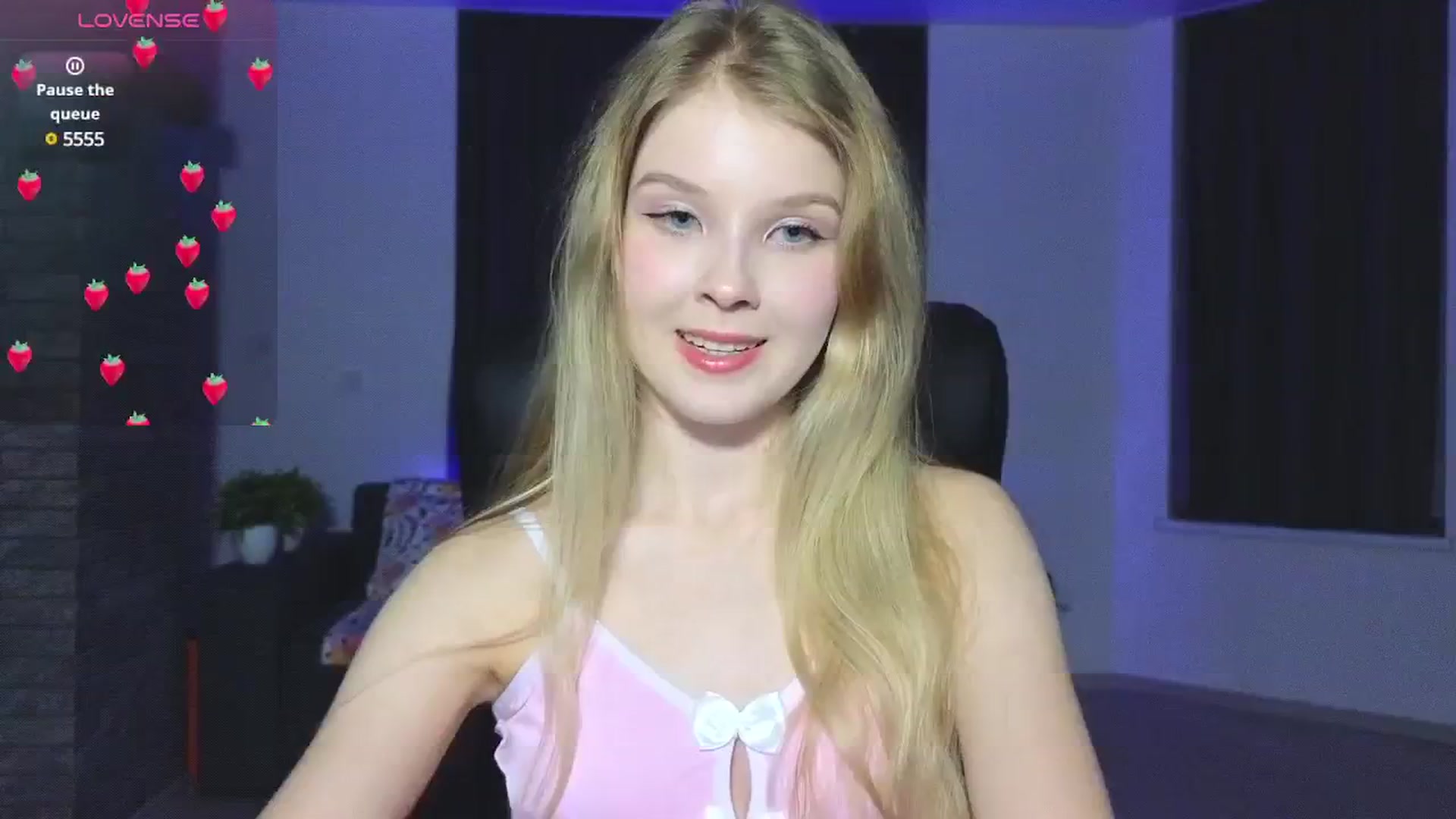 Gallery image thumbnail from Emiliya_Cute's myfreecams stream on, 10/19/2024, 16:03 image 4 of 20