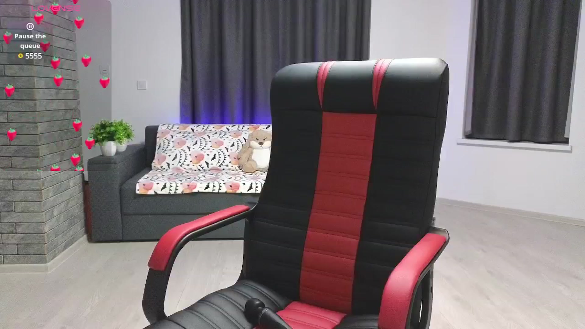 Gallery image thumbnail from Emiliya_Cute's myfreecams stream on, 10/19/2024, 18:10 image 7 of 20