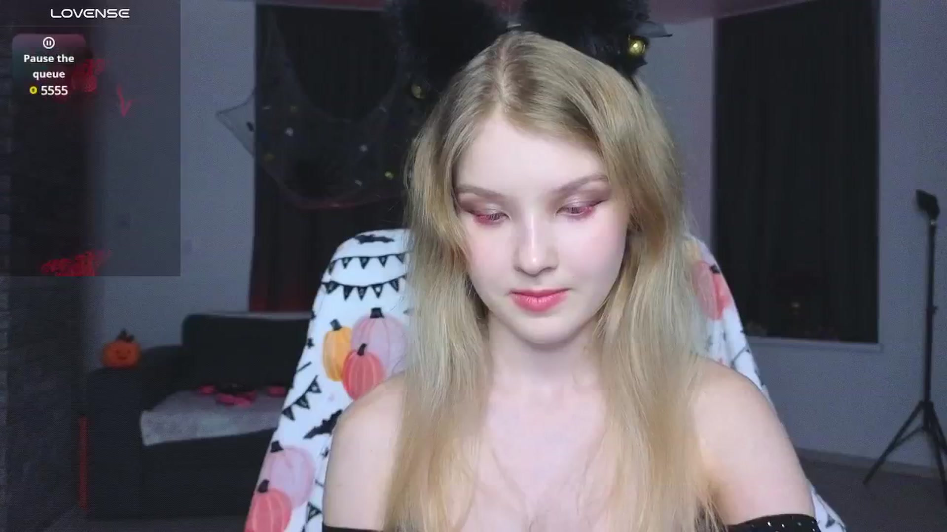 Gallery image thumbnail from Emiliya_Cute's myfreecams stream on, 10/22/2024, 18:10 image 14 of 20
