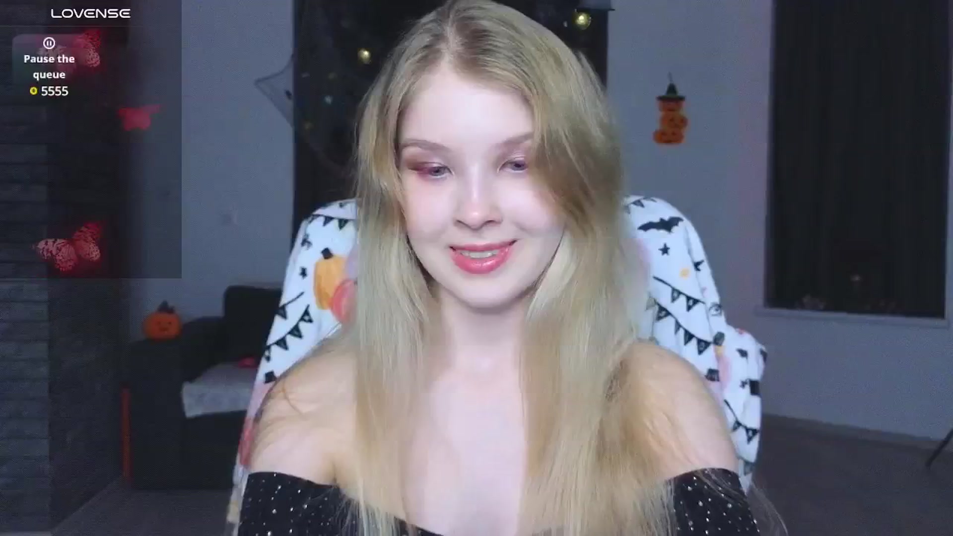 Gallery image thumbnail from Emiliya_Cute's myfreecams stream on, 10/22/2024, 18:10 image 4 of 20