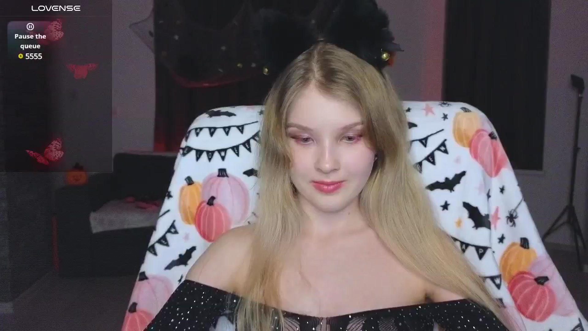 Gallery image thumbnail from Emiliya_Cute's myfreecams stream on, 10/22/2024, 18:10 image 15 of 20