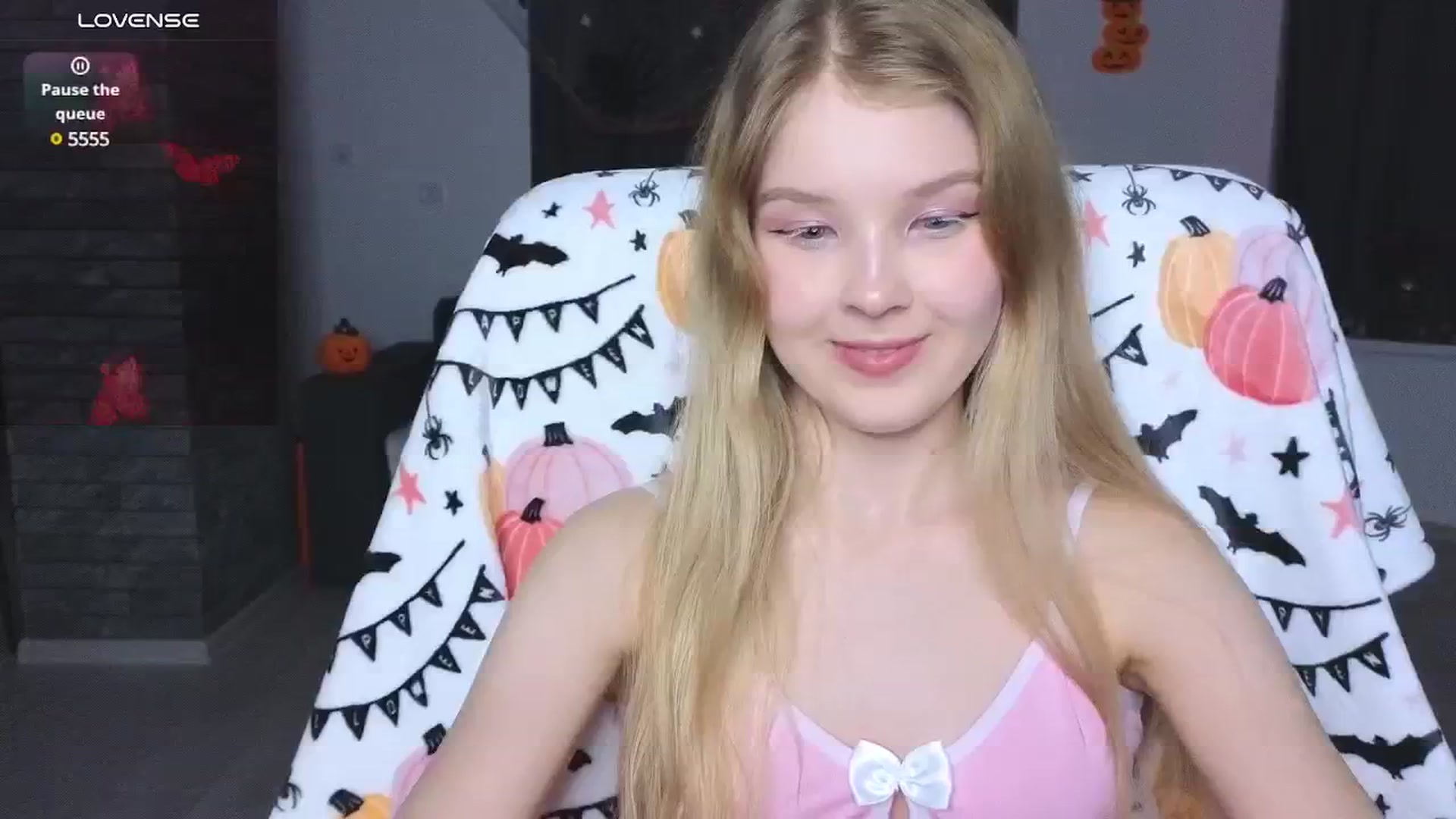 Gallery image thumbnail from Emiliya_Cute's myfreecams stream on, 10/23/2024, 17:58 image 4 of 20