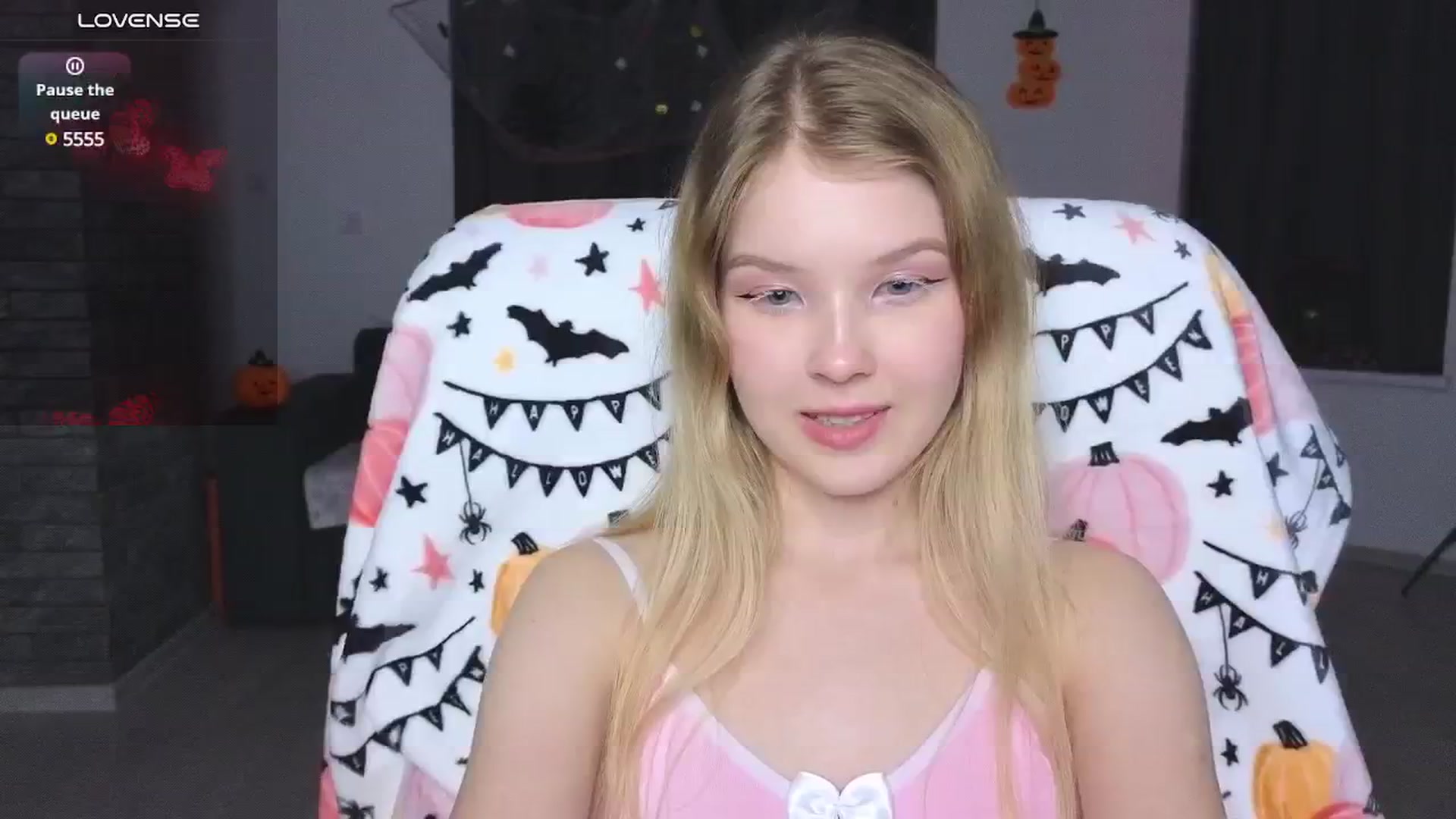 Gallery image thumbnail from Emiliya_Cute's myfreecams stream on, 10/23/2024, 17:58 image 19 of 20