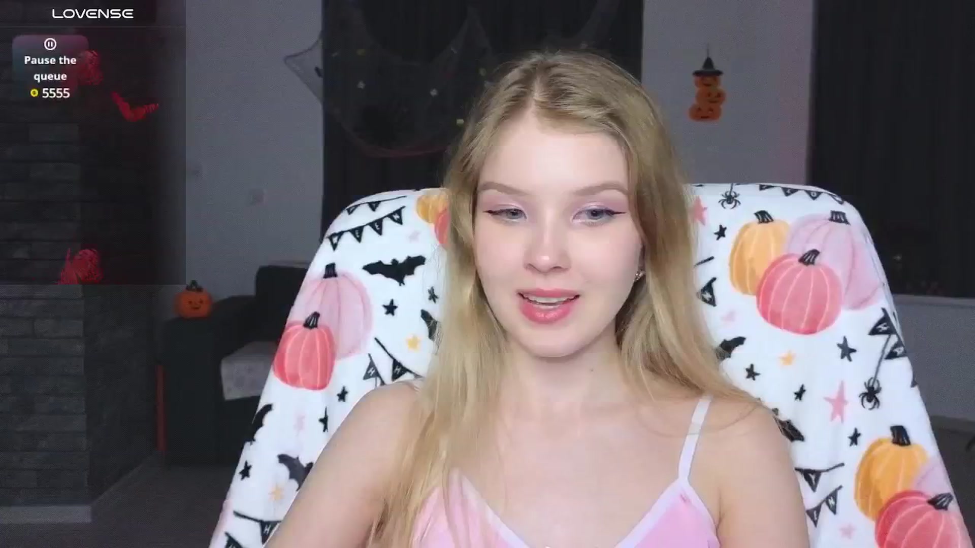 Gallery image thumbnail from Emiliya_Cute's myfreecams stream on, 10/23/2024, 19:28 image 1 of 20
