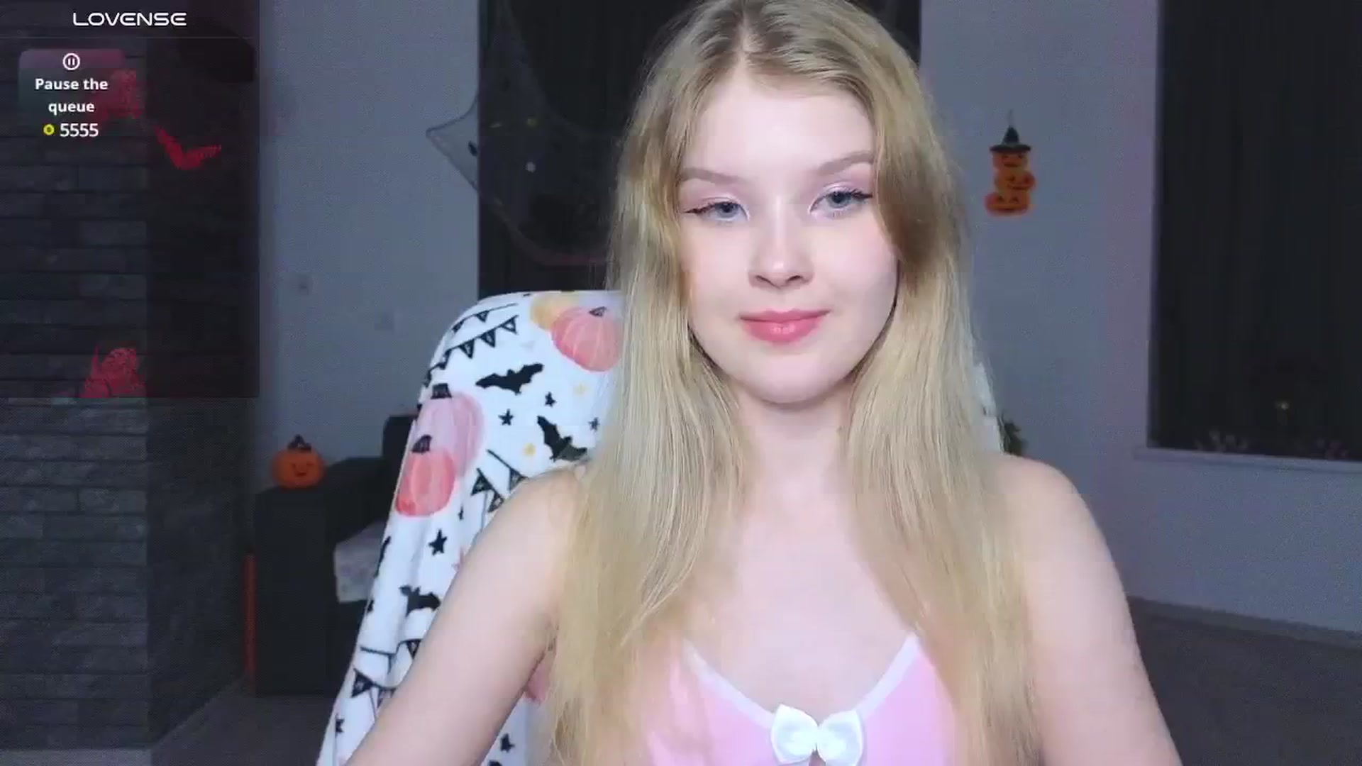 Gallery image thumbnail from Emiliya_Cute's myfreecams stream on, 10/23/2024, 19:28 image 9 of 20