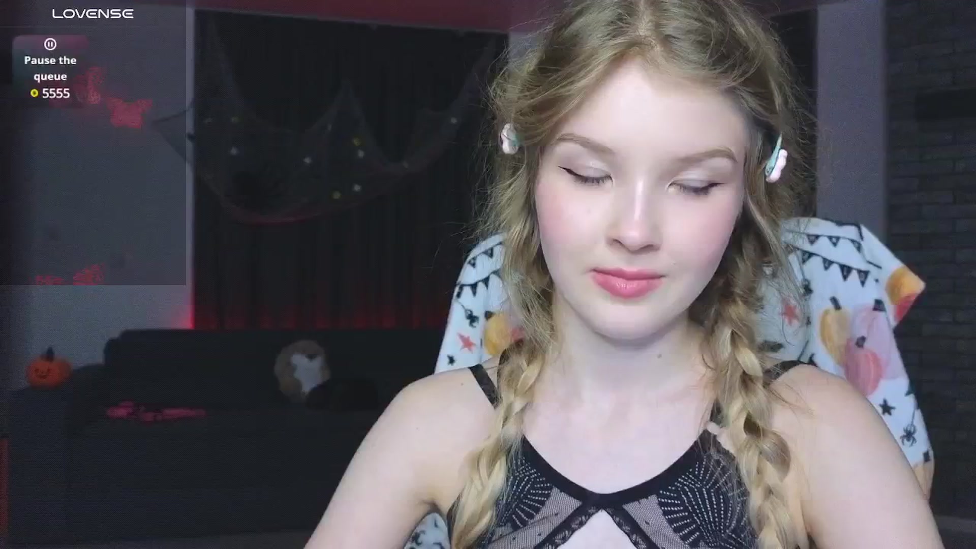 Gallery image thumbnail from Emiliya_Cute's myfreecams stream on, 10/26/2024, 18:31 image 10 of 20