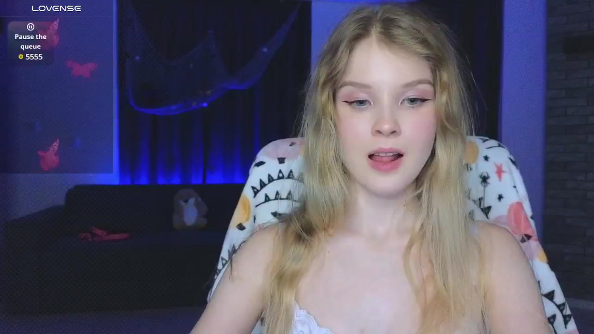 Gallery image thumbnail from Emiliya_Cute's myfreecams stream on, 11/03/2024, 19:14 image 10 of 20