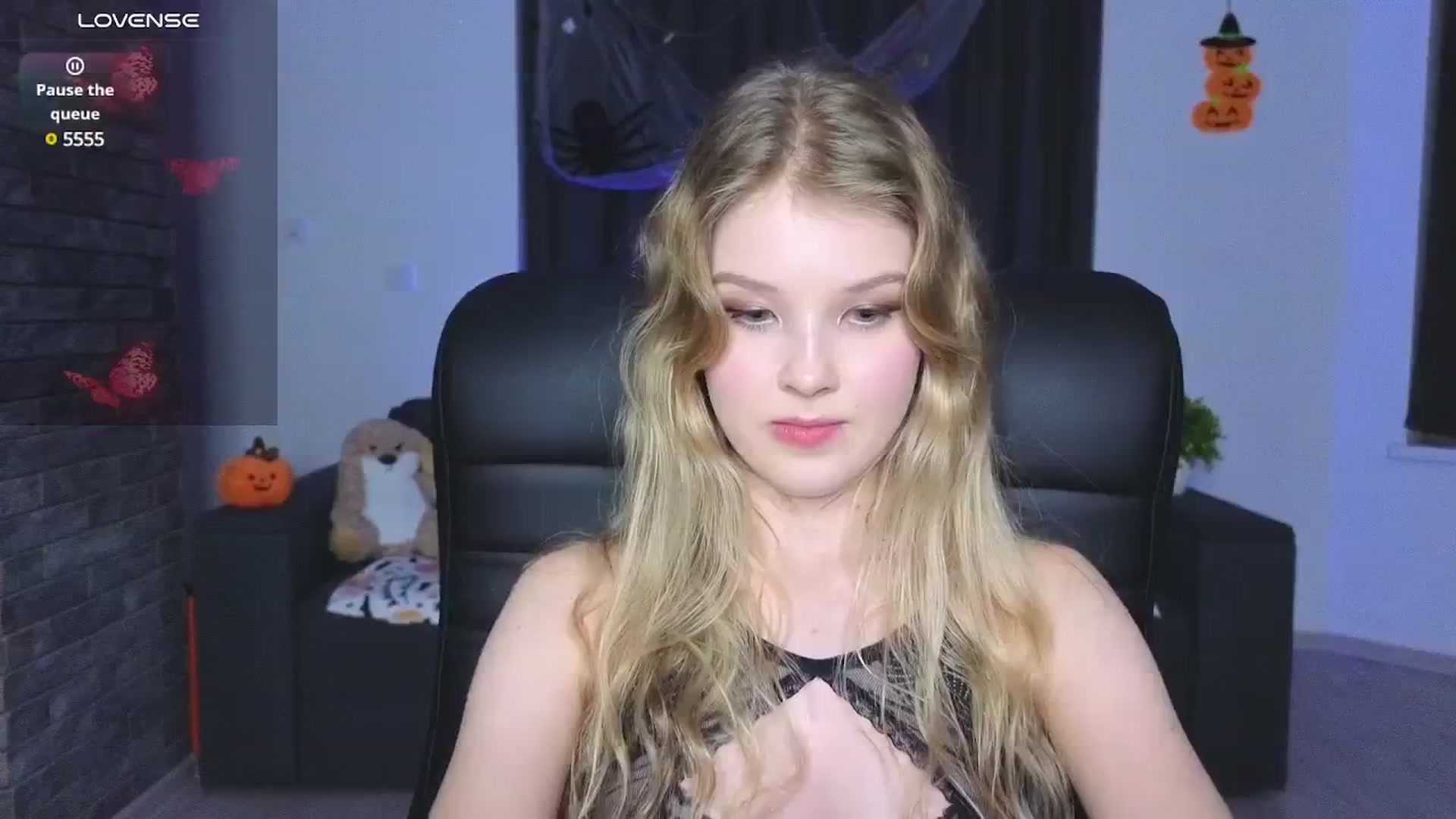 Gallery image thumbnail from Emiliya_Cute's myfreecams stream on, 11/10/2024, 19:33 image 19 of 20
