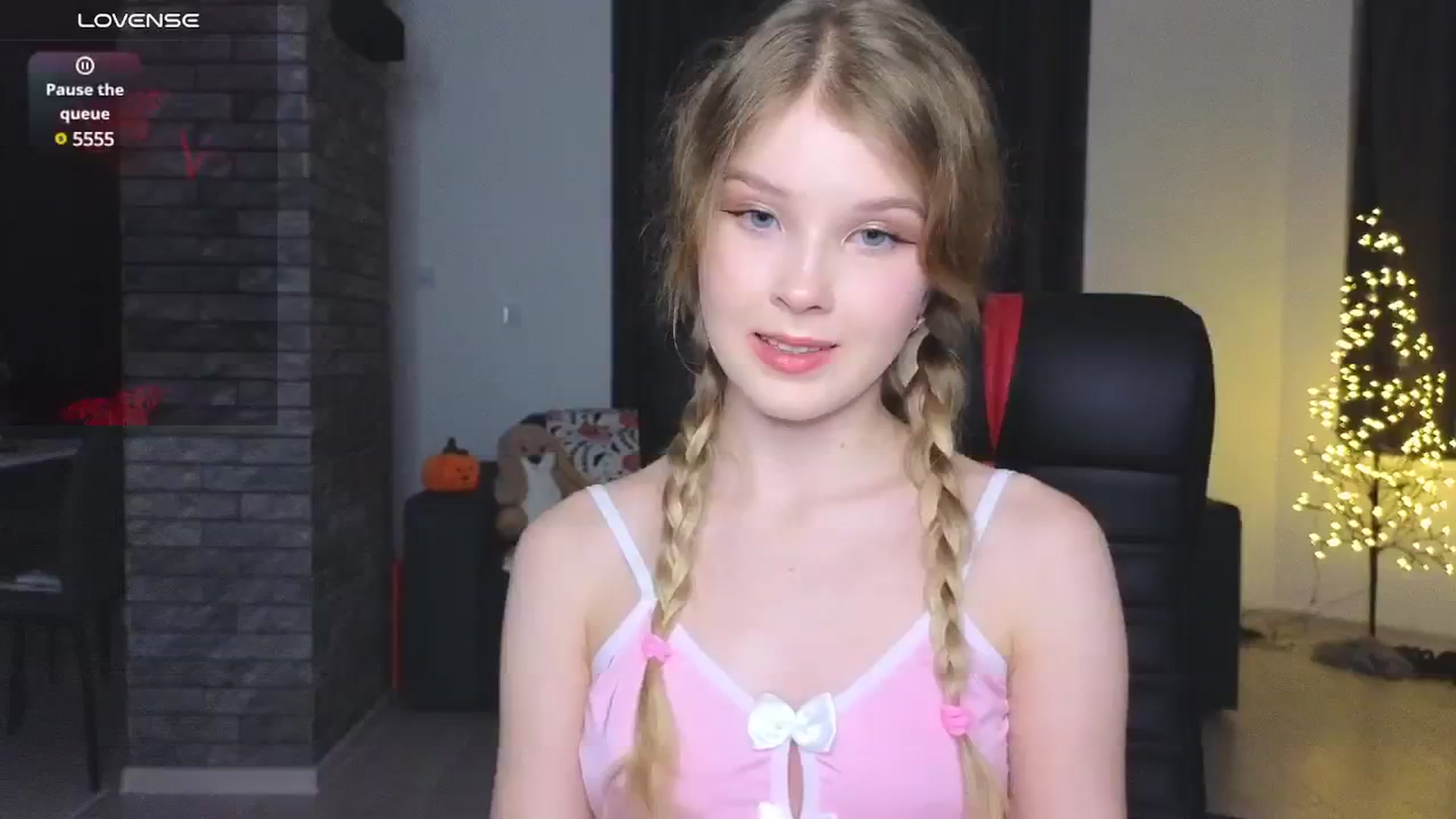 Gallery image thumbnail from Emiliya_Cute's myfreecams stream on, 11/15/2024, 15:52 image 12 of 20