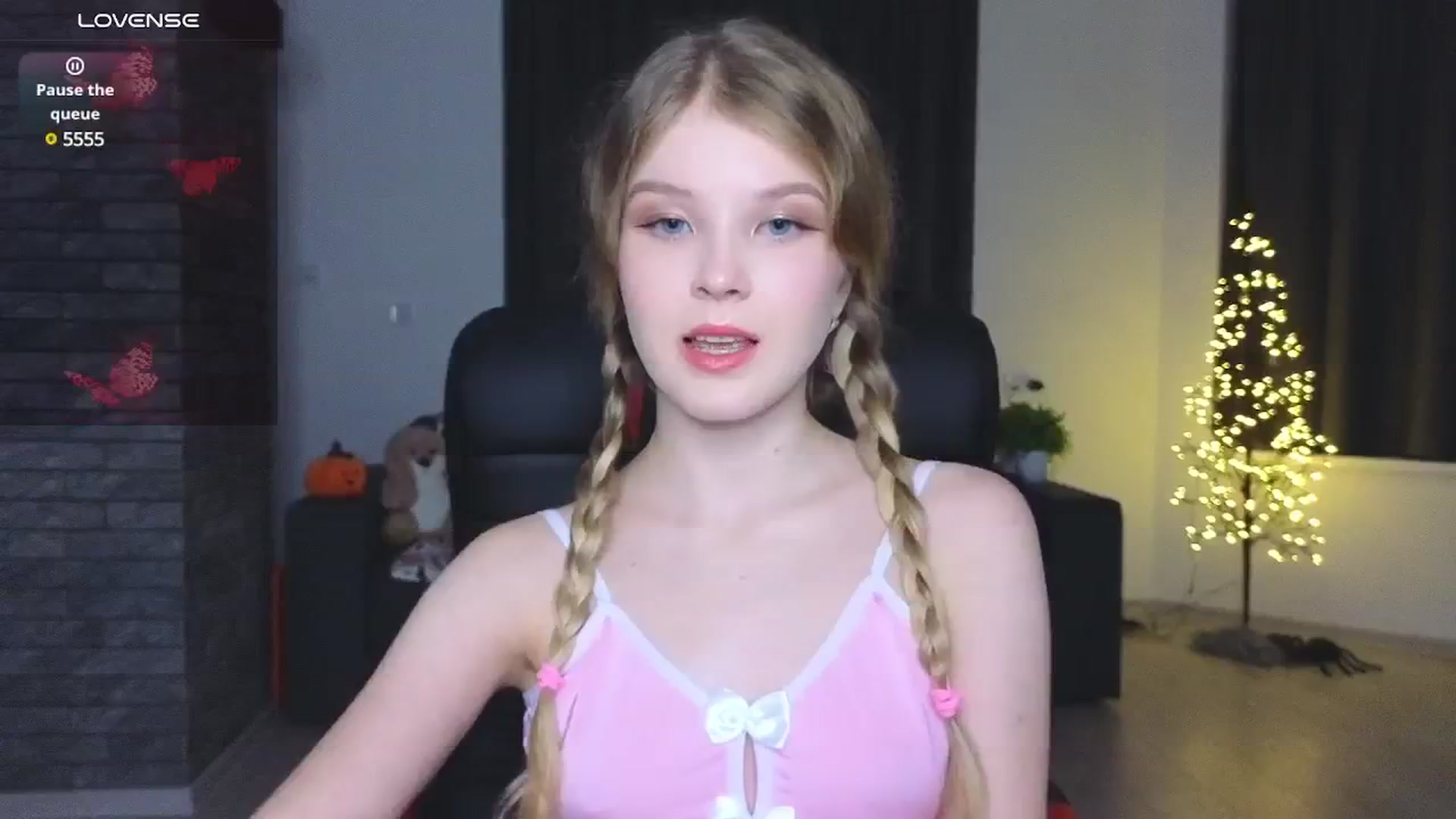 Gallery image thumbnail from Emiliya_Cute's myfreecams stream on, 11/15/2024, 15:52 image 3 of 20