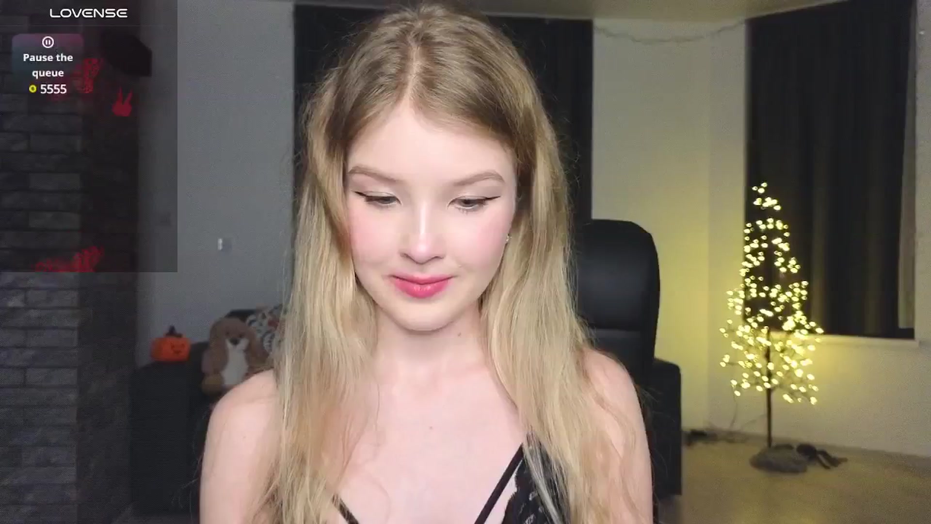 Gallery image thumbnail from Emiliya_Cute's myfreecams stream on, 11/16/2024, 15:29 image 12 of 20