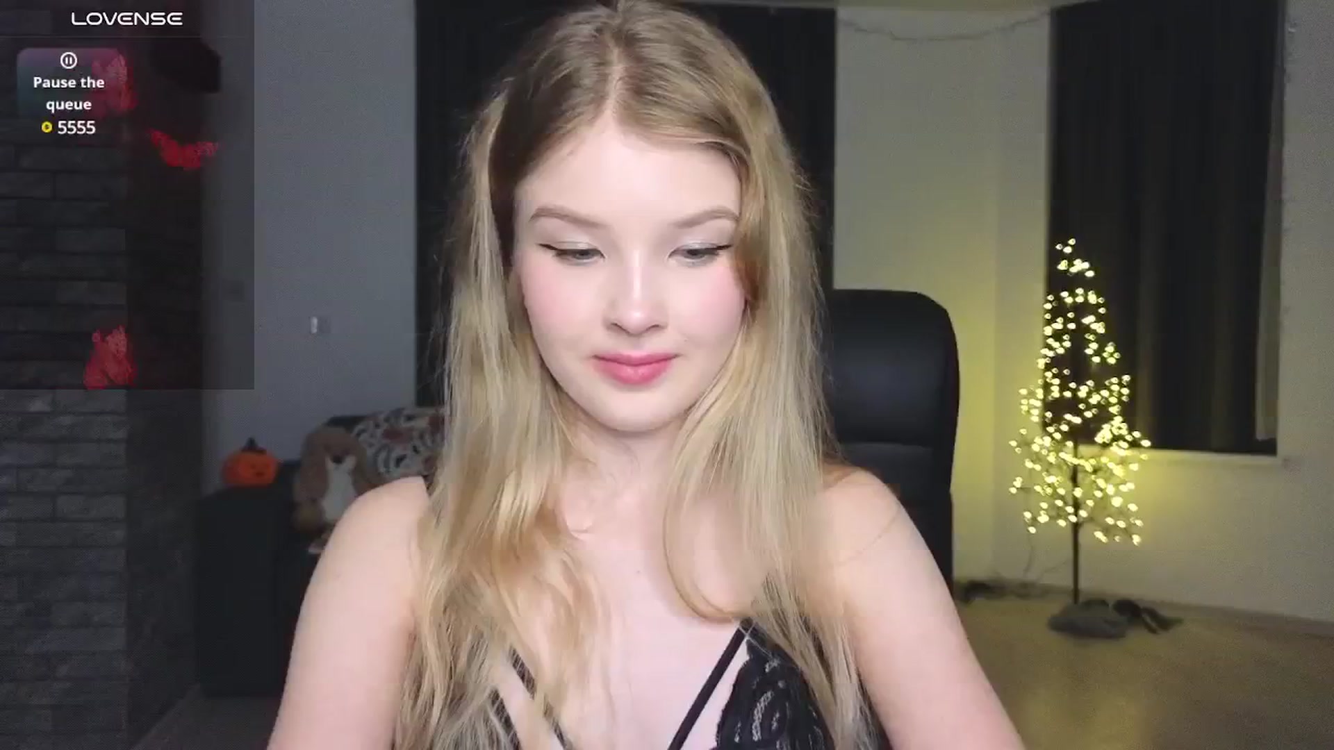 Gallery image thumbnail from Emiliya_Cute's myfreecams stream on, 11/16/2024, 15:58 image 2 of 20