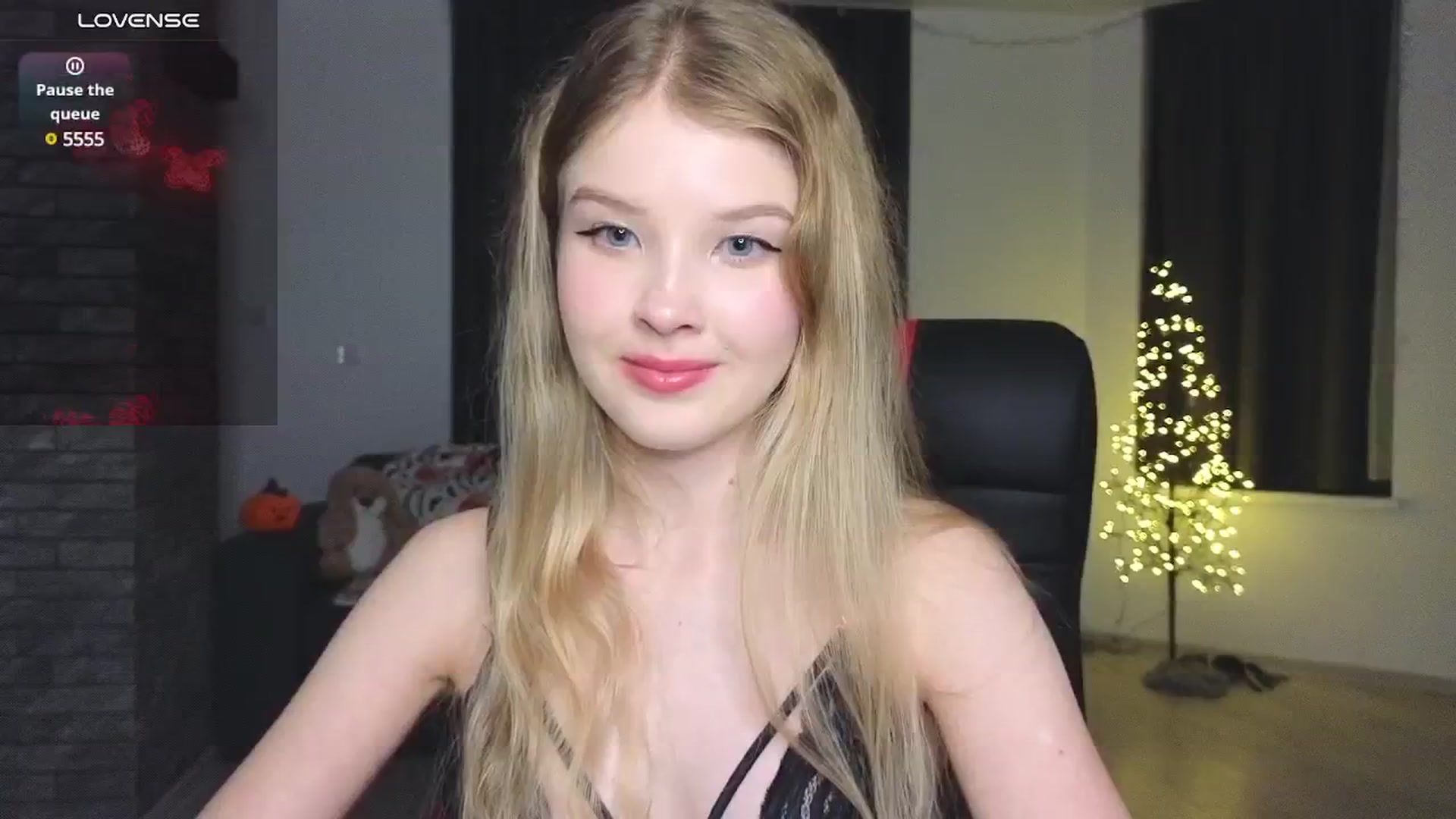 Gallery image thumbnail from Emiliya_Cute's myfreecams stream on, 11/16/2024, 15:58 image 5 of 20