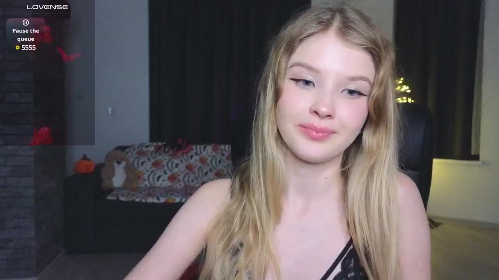 Gallery image thumbnail from Emiliya_Cute's myfreecams stream on, 11/16/2024, 19:40 image 14 of 20